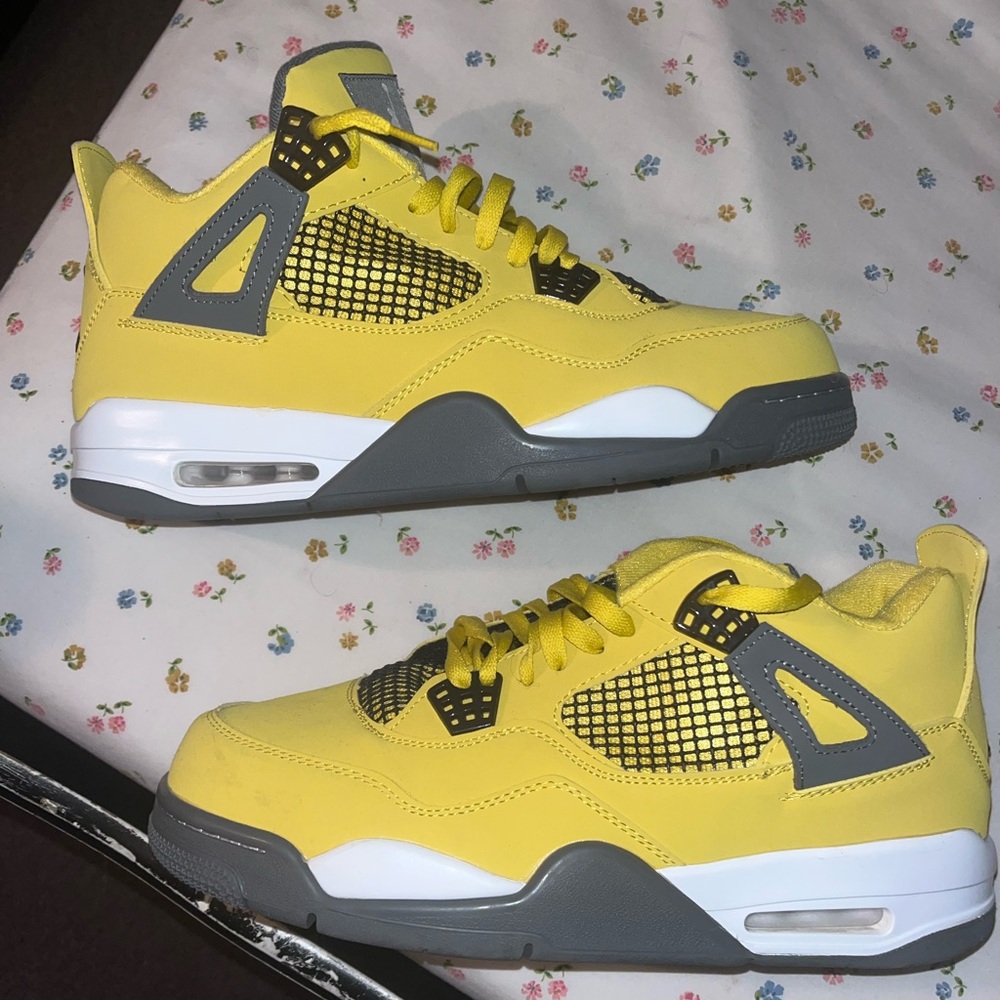 Jordan 4 lightnings size 13